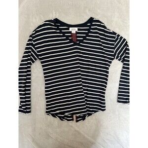 Ariat Knoxville Long Sleeve Top Womens Medium Dark Sapphire Crochet Detailing